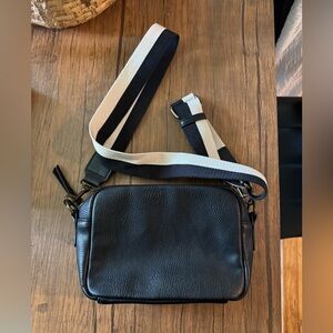 Universal Thread camera bag